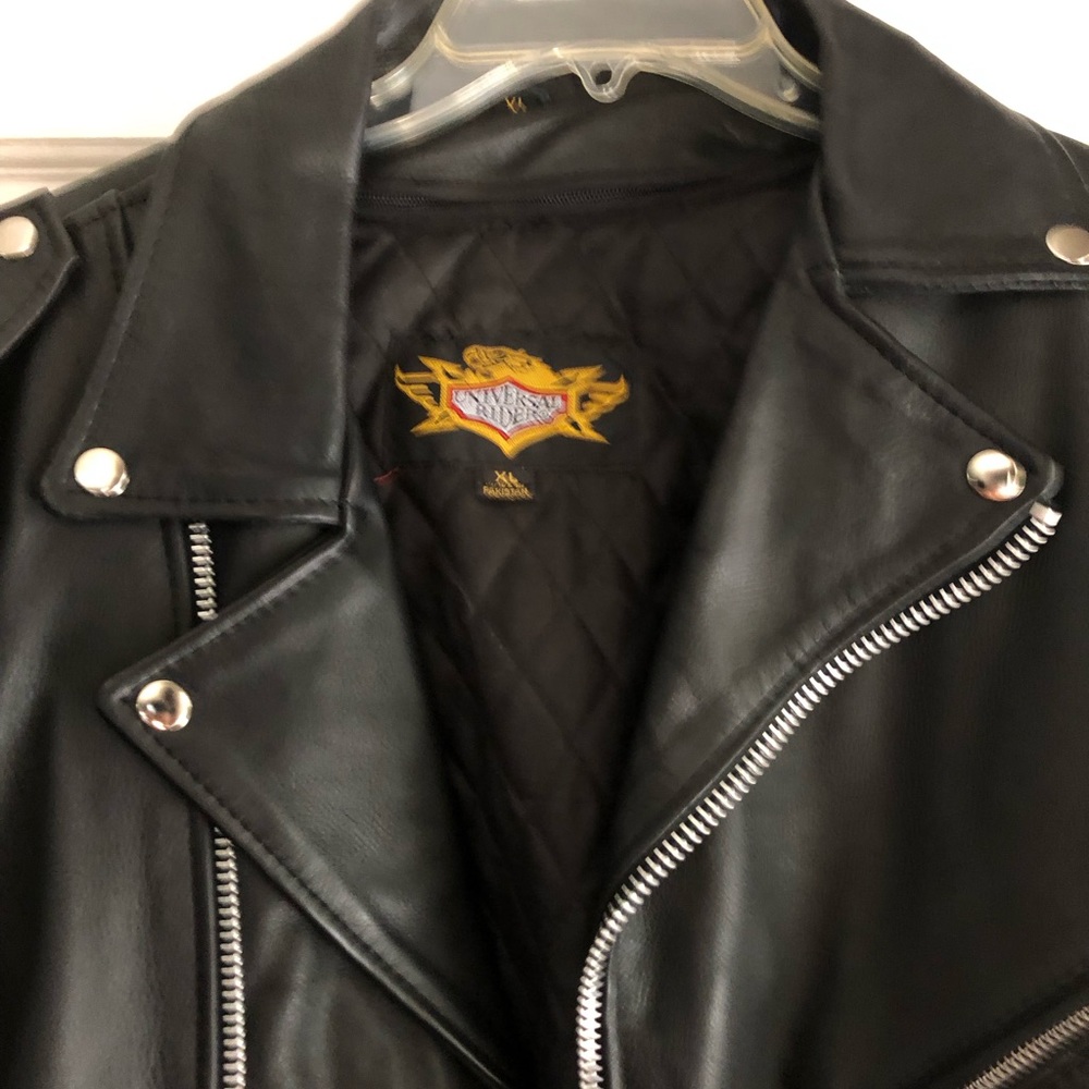 Mens XL leather motorcycle jacket with liner. Only worn twice